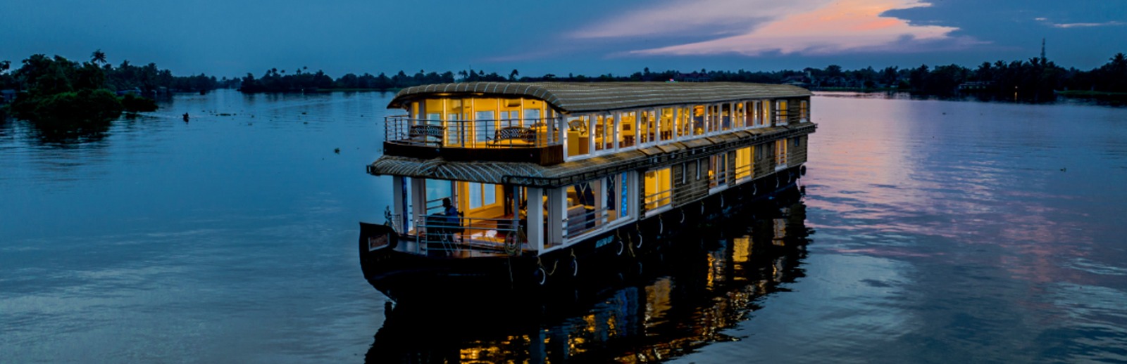 couples houseboat in alappuzha 